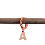 Orecchini con lettera mini cerchietto - immagine 2