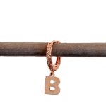 Orecchini con lettera mini cerchietto - immagine 3
