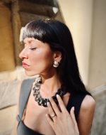 Orecchini a bottone a lobo Drama Queen - immagine 2