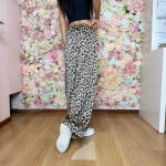 Pantalone animalier a palazzo Sasha - immagine 9