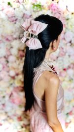 Pinza per capelli fiocco rosa con pietra SailorMoon - immagine 3
