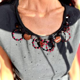 T shirt donna con applicazioni