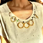 T shirt donna con applicazioni