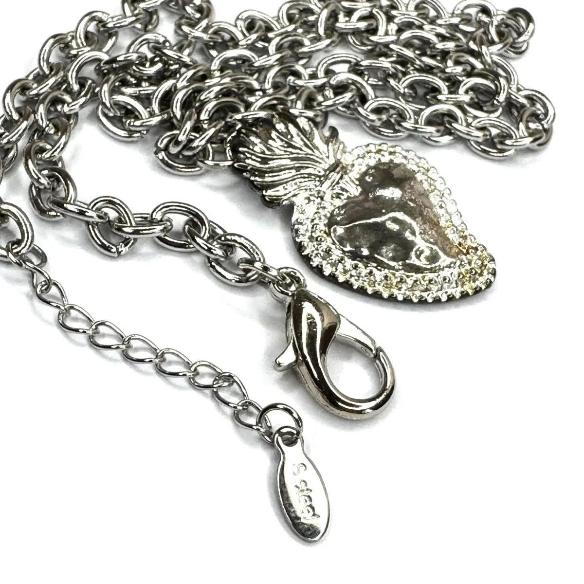 collana con cuore sacro